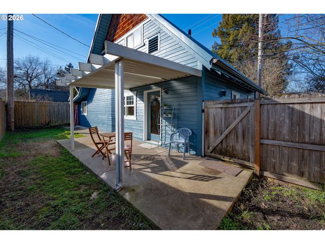 1673 OLIVE Aly, Eugene, OR 97401