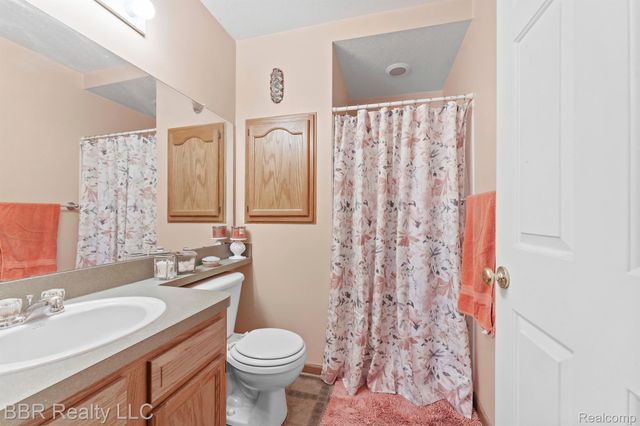 5485 GREENWAY Drive 81, Trenton, MI 48183