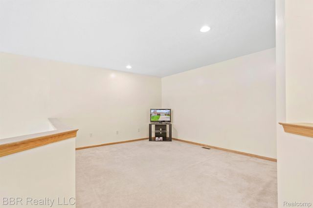 5485 GREENWAY Drive 81, Trenton, MI 48183