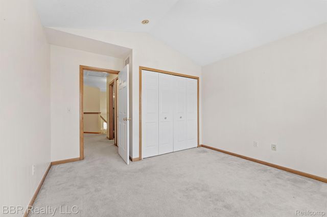 5485 GREENWAY Drive 81, Trenton, MI 48183