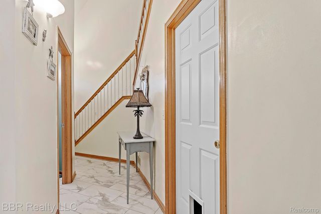 5485 GREENWAY Drive 81, Trenton, MI 48183