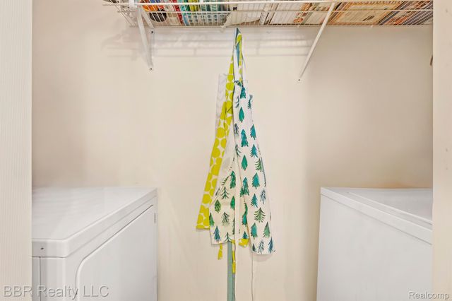 5485 GREENWAY Drive 81, Trenton, MI 48183