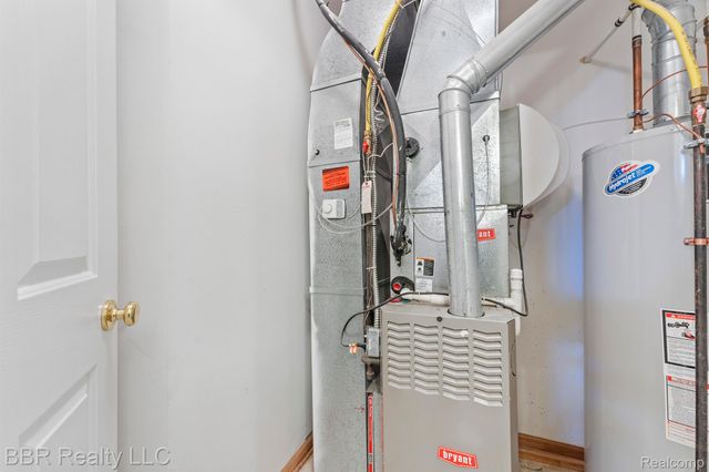 5485 GREENWAY Drive 81, Trenton, MI 48183