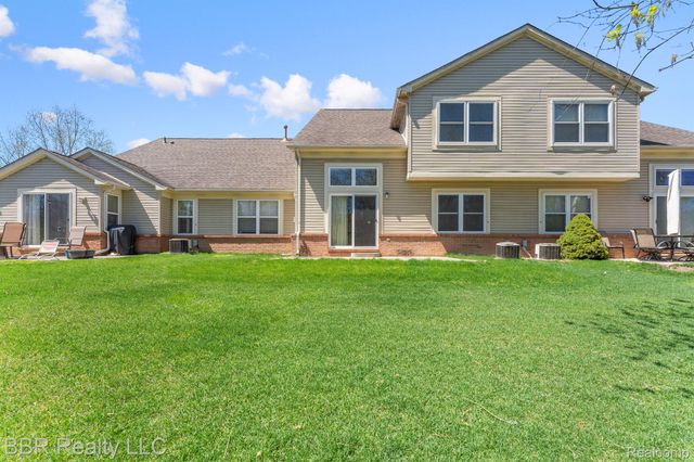 5485 GREENWAY Drive 81, Trenton, MI 48183