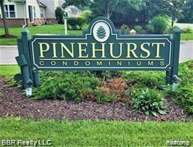 5485 GREENWAY Drive 81, Trenton, MI 48183