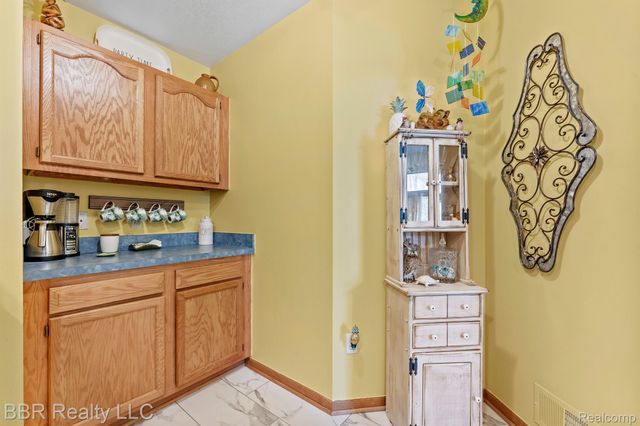 5485 GREENWAY Drive 81, Trenton, MI 48183