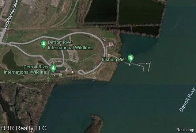 5485 GREENWAY Drive 81, Trenton, MI 48183