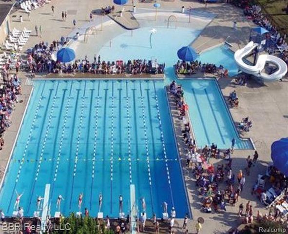 5485 GREENWAY Drive 81, Trenton, MI 48183