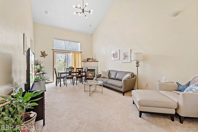 5485 GREENWAY Drive 81, Trenton, MI 48183