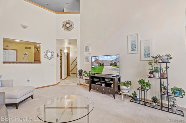 5485 GREENWAY Drive 81, Trenton, MI 48183