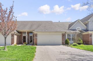 5485 GREENWAY Drive 81, Trenton, MI 48183