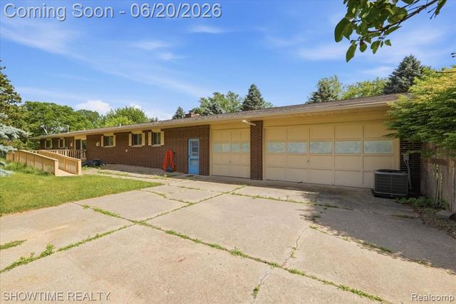 1661 Madeline Drive, Lapeer, MI 48446