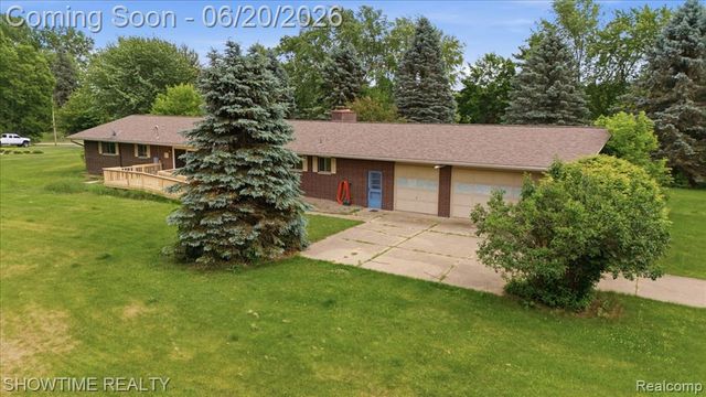 1661 Madeline Drive, Lapeer, MI 48446
