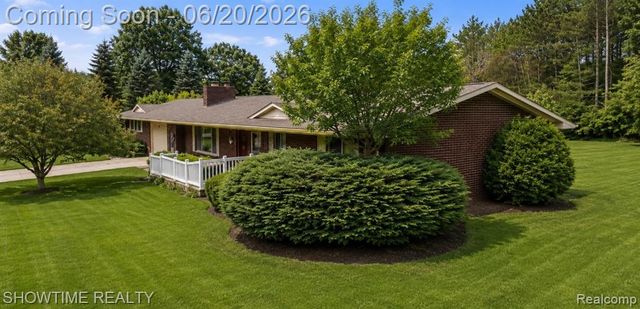 1661 Madeline Drive, Lapeer, MI 48446