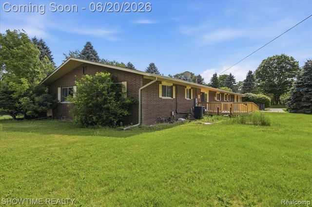 1661 Madeline Drive, Lapeer, MI 48446