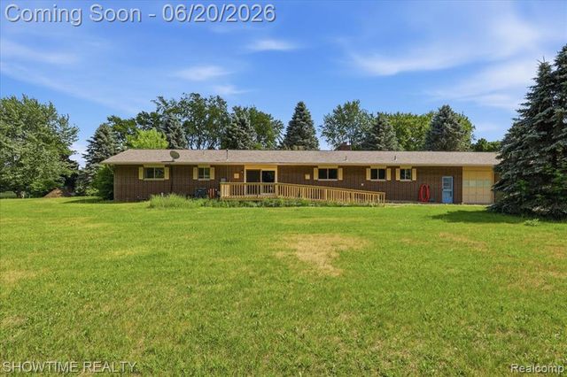 1661 Madeline Drive, Lapeer, MI 48446