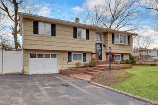 3 Livingston Street, Saint James, NY 11780