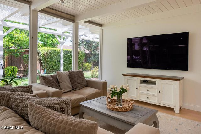 2339 E Meadowland Court, Westlake Village, CA 91361