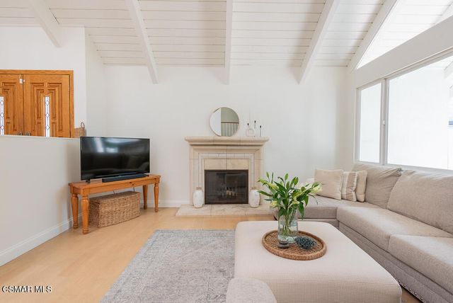 2339 E Meadowland Court, Westlake Village, CA 91361