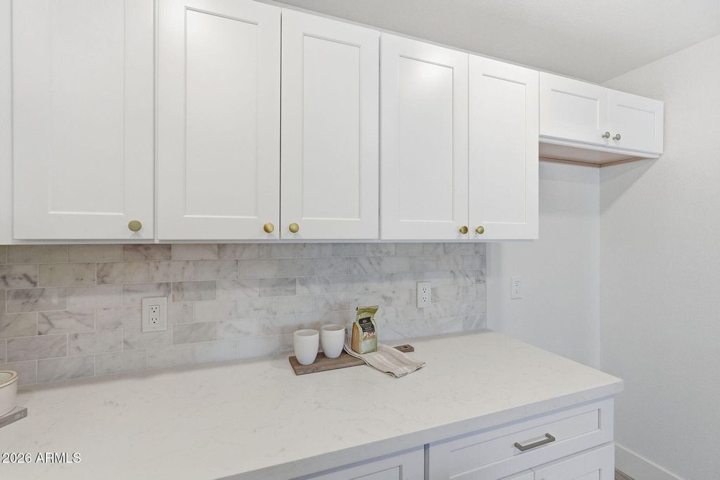 Image 16 of property listing at 13415 N 20TH Street 8, Phoenix, AZ 85022