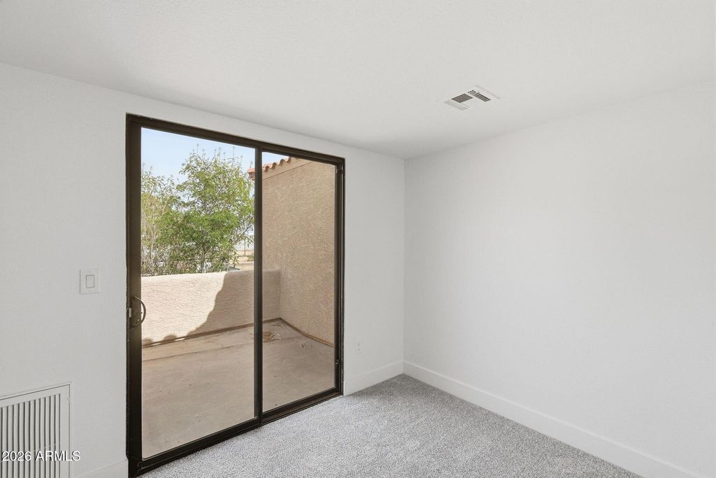 Image 20 of property listing at 13415 N 20TH Street 8, Phoenix, AZ 85022