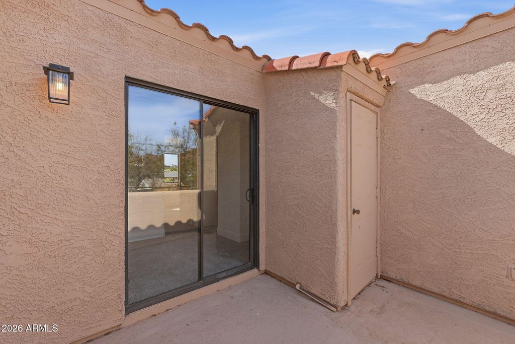 Image 21 of property listing at 13415 N 20TH Street 8, Phoenix, AZ 85022