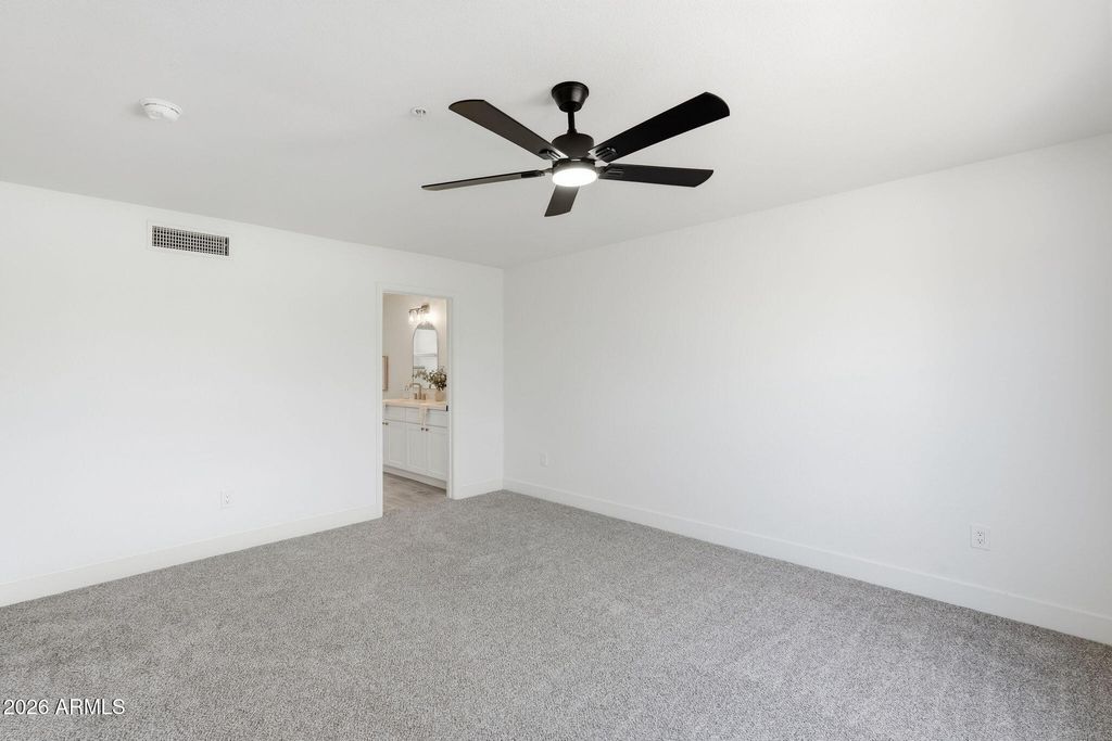Image 25 of property listing at 13415 N 20TH Street 8, Phoenix, AZ 85022