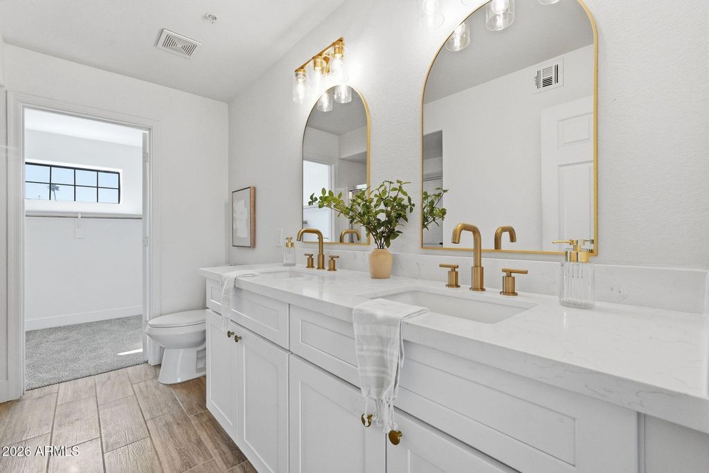 Image 26 of property listing at 13415 N 20TH Street 8, Phoenix, AZ 85022