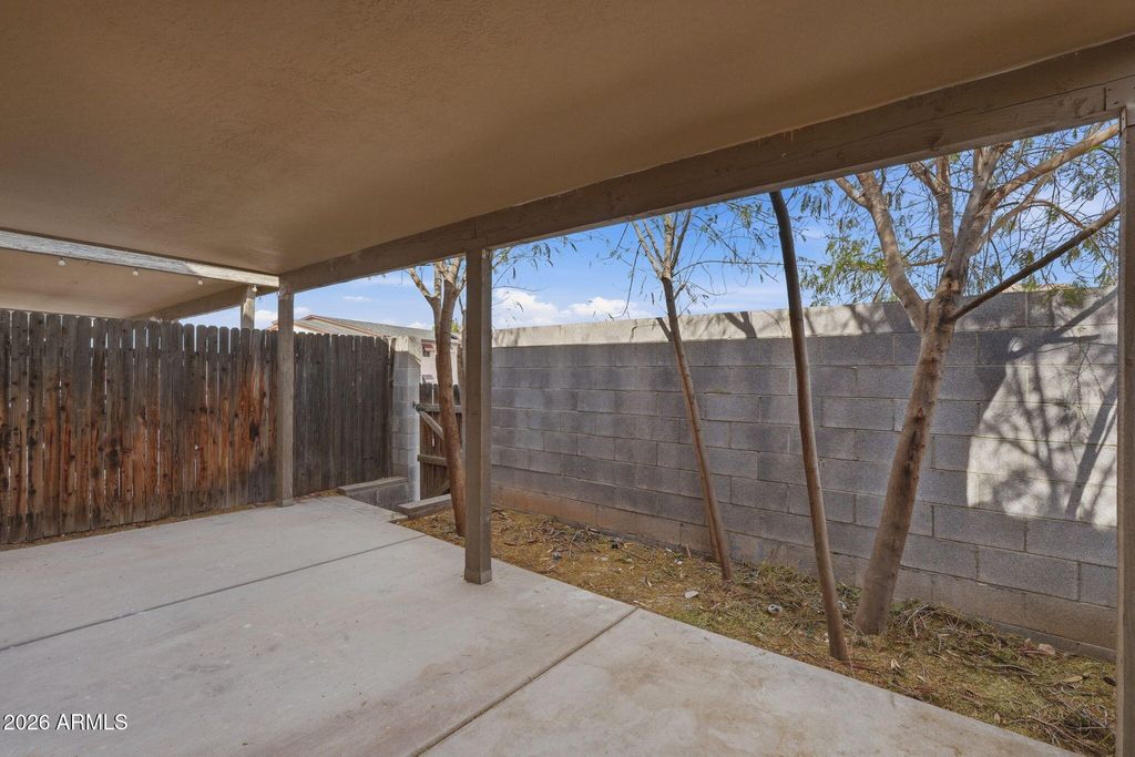 Image 37 of property listing at 13415 N 20TH Street 8, Phoenix, AZ 85022