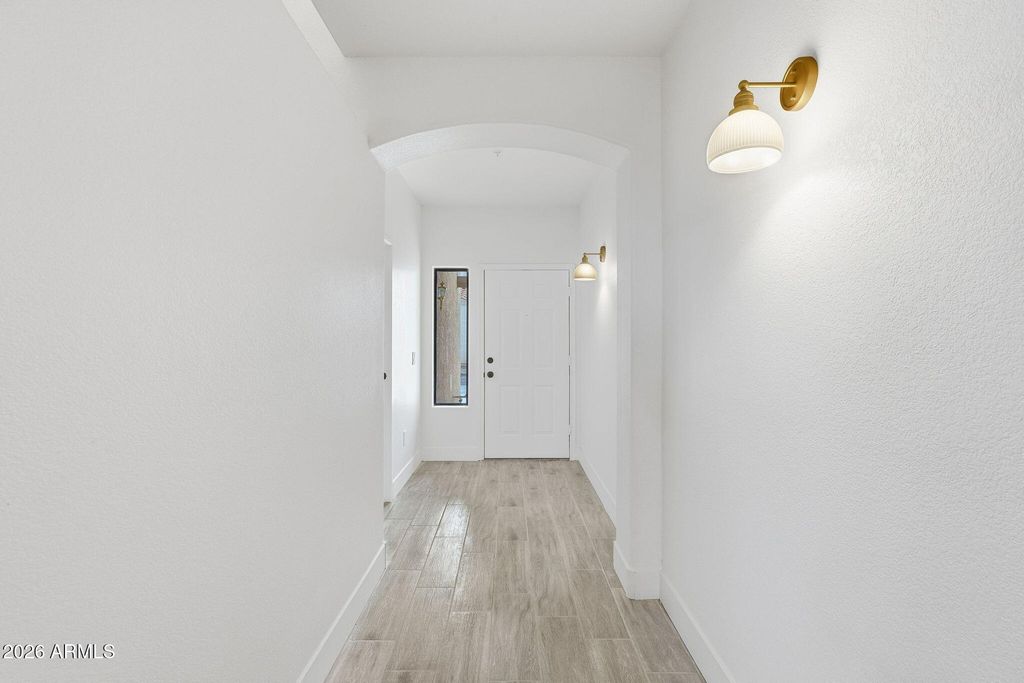 Image 6 of property listing at 13415 N 20TH Street 8, Phoenix, AZ 85022