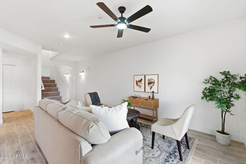 Image 9 of property listing at 13415 N 20TH Street 8, Phoenix, AZ 85022