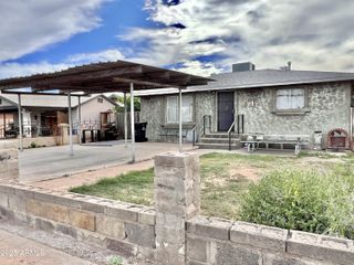 3825 W LATHAM Street, Phoenix, AZ 85009