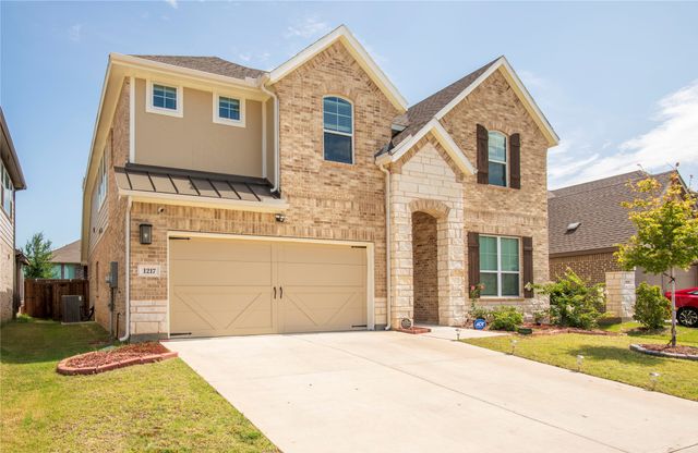 1217 Rosebay Drive, Justin, TX 76247