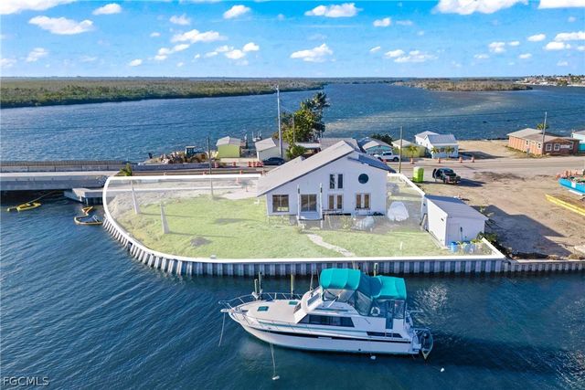 4767 Pine Island RD NW, Matlacha, FL 33993