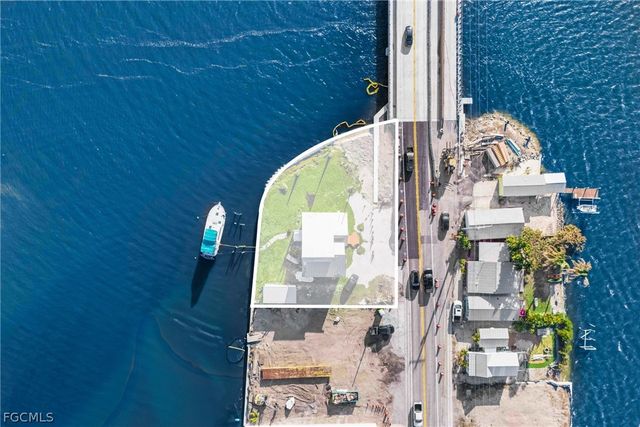 4767 Pine Island RD NW, Matlacha, FL 33993