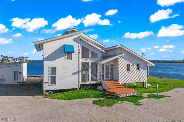 4767 Pine Island RD NW, Matlacha, FL 33993