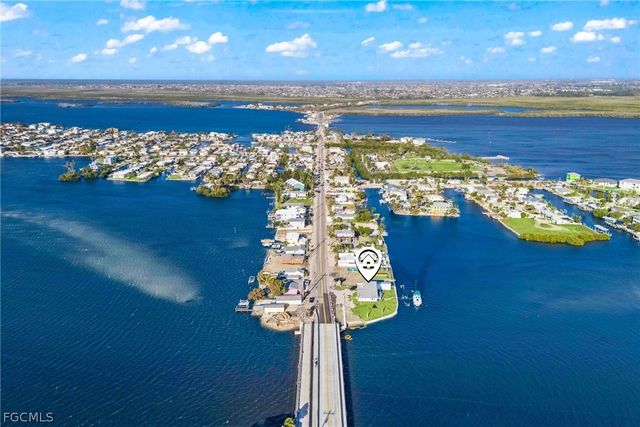 4767 Pine Island RD NW, Matlacha, FL 33993