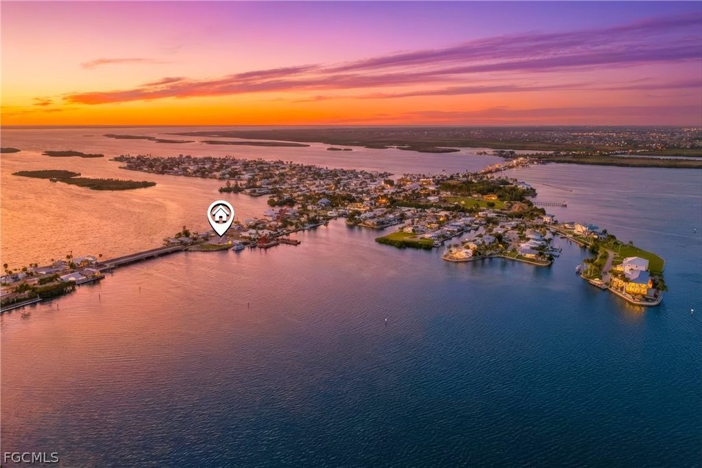 4767 Pine Island RD NW, Matlacha, FL 33993