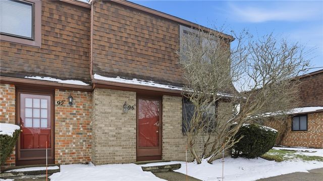 96 Surrey Hill Way, Henrietta, NY 14623