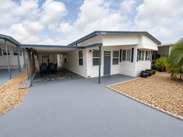 1907 IOWA AVENUE, Bradenton, FL 34207