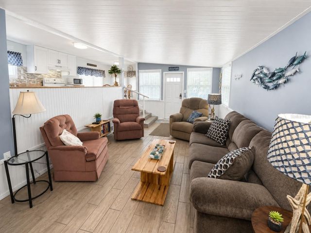 1907 IOWA AVENUE, Bradenton, FL 34207