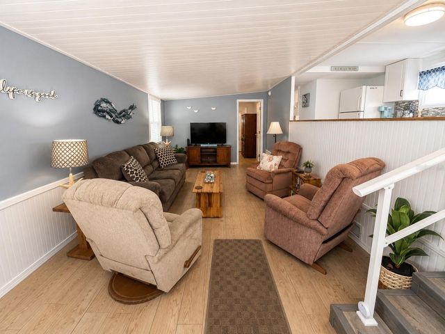 1907 IOWA AVENUE, Bradenton, FL 34207