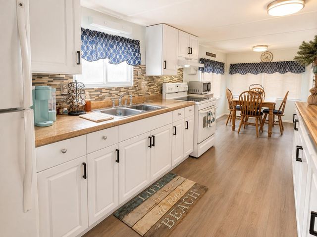 1907 IOWA AVENUE, Bradenton, FL 34207