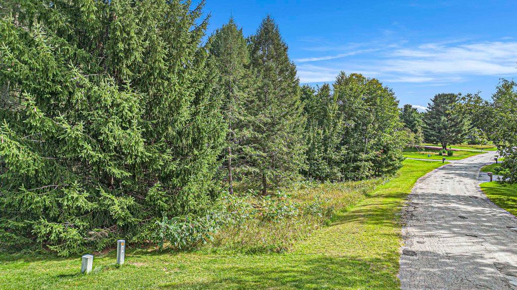 2952 Old Farm Lane, Long Lake Twp, MI 49685