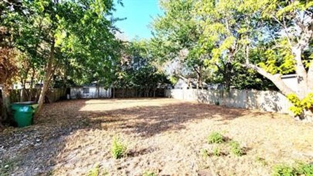 1221 Stanford Street, Greenville, TX 75401