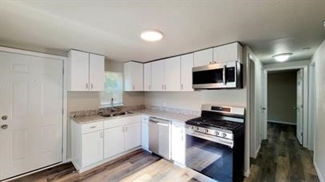 1221 Stanford Street, Greenville, TX 75401