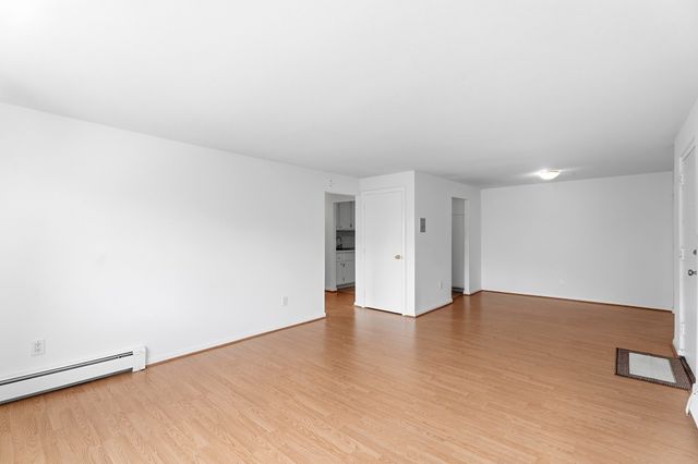 1 Colonial Dr B1-8, Andover, MA 01810