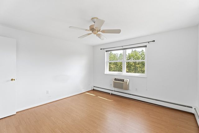 1 Colonial Dr B1-8, Andover, MA 01810