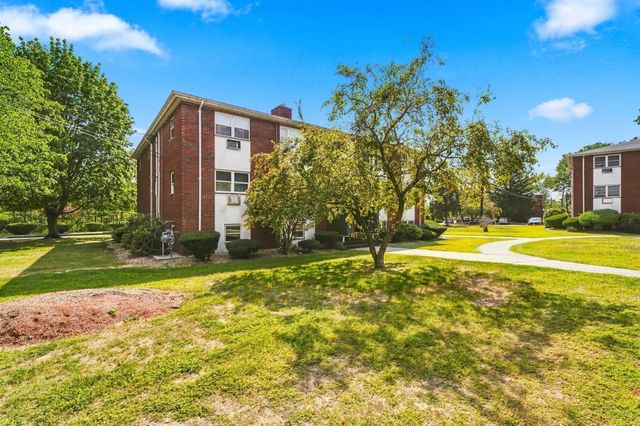 1 Colonial Dr B1-8, Andover, MA 01810