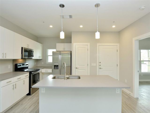 102 Blue Ridge TRL 2, West Lake Hills, TX 78746